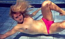 Руска тинејџерка Елена Проковас има природне груди и савршено тело у базену