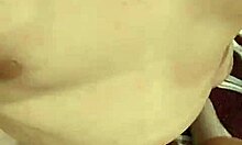 Amaterski pari - Vroč domači video, v katerem nastopa žena s tesno muco