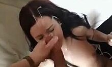 Spannende amateur babe geniet van hete sperma op haar gezicht