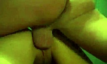 Гърдастата брюнетка Сондра Хол се чука с разтворени крака