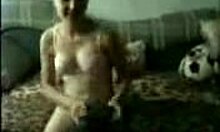 Ослепителна красавица смуче кур в любителски порно филм