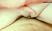 Intimní POV video mé manželky, jak si užívá orgasmickou jízdu