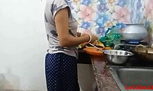 Webcam-Video von einer lokalen Braut, die sich im Esszimmer schmutzig macht