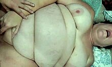 मोटी योनि के साथ सुंदर मोटी महिलाओं को शौकिया जोर से और गीला गड़बड़ हो जाता है