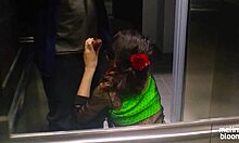 Мелина Блум става непослушна на публично място с домашно видео